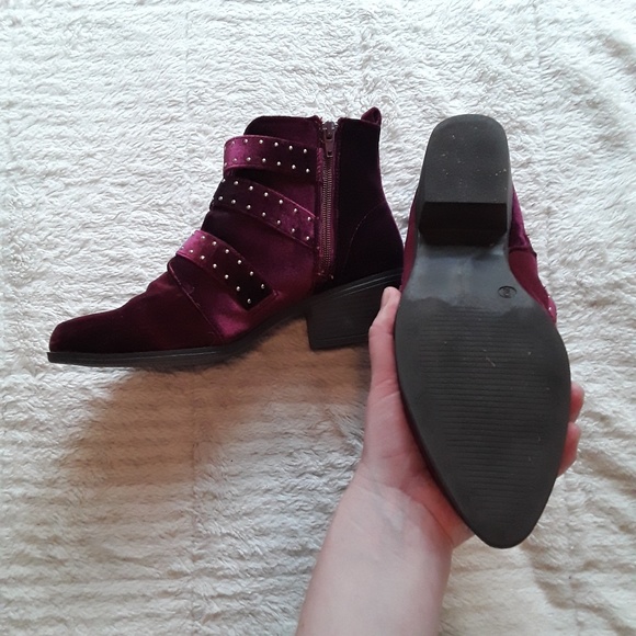 Boots - Picture 2 of 4